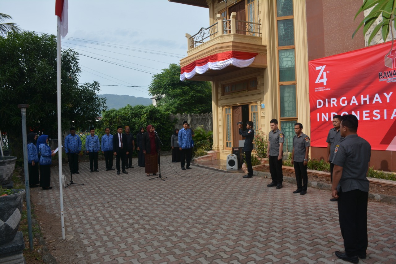 Upacara Peringatan HUT Kemerdekaan RI Ke-74 di Panwaslih Provinsi Aceh Berlangsung Khidmat