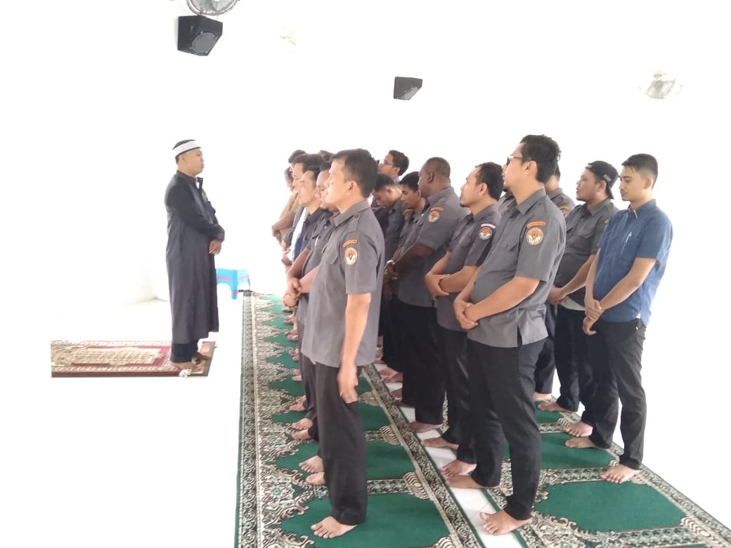 UNTUK 72 PENGAWAL DEMOKRASI YANG GUGUR, PANWASLIH PROVINSI ACEH GELAR SHALAT GAIB BERSAMA