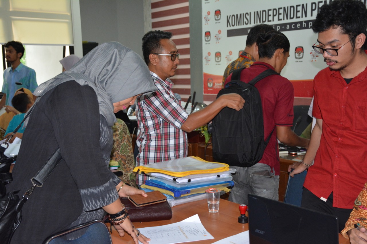 PANWASLIH AWASI PENYERAHAN LPPDK DI KIP ACEH