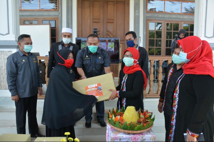 Memperingati HUT Bawaslu ke-12, Panwaslih Provinsi Aceh Berikan Bantuan Kepada Masyarakat Terdampak Pandemi Covid-19