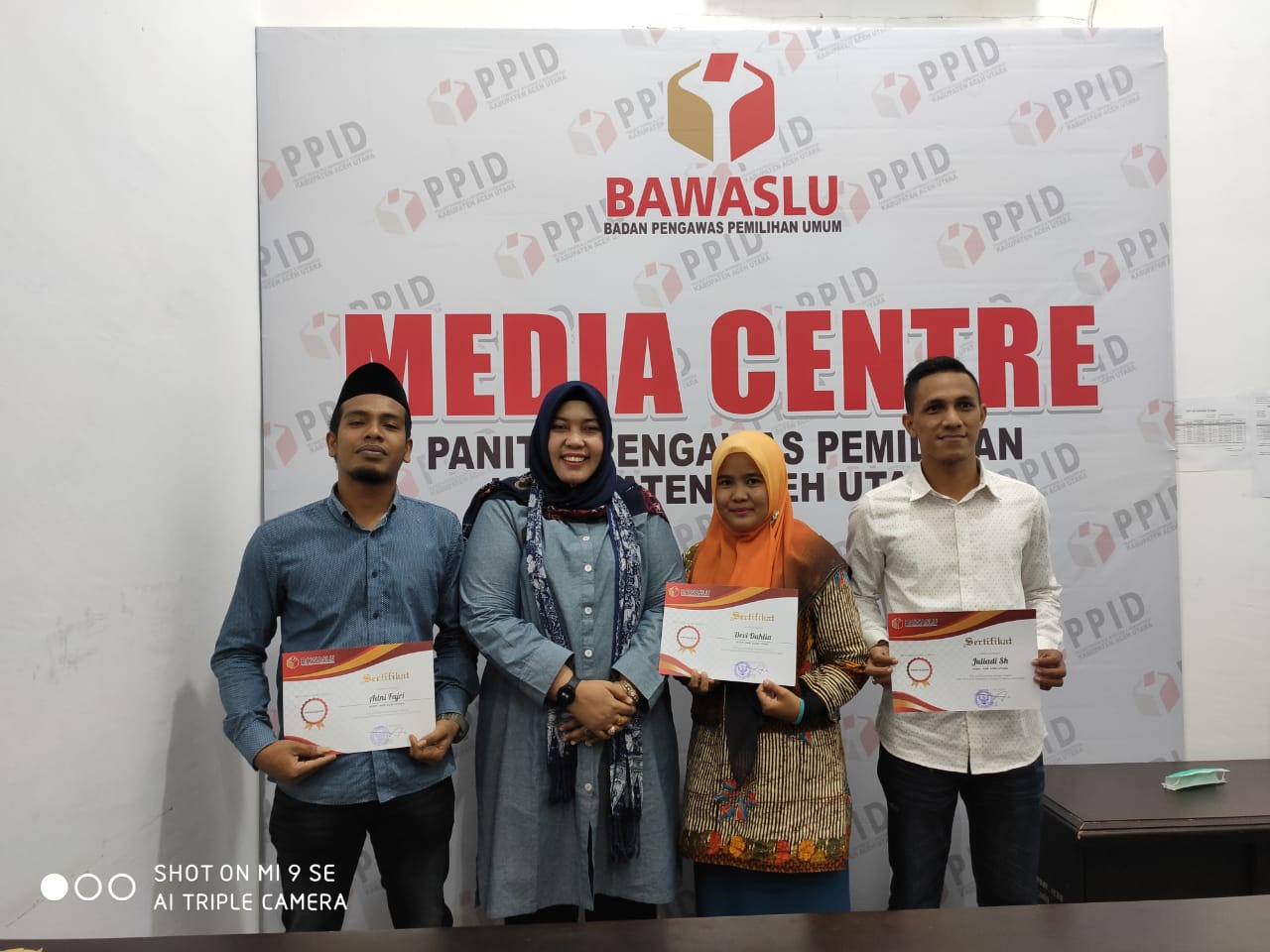 Panwaslih Provinsi Aceh Serahkan Sertifikat SKPP Daring