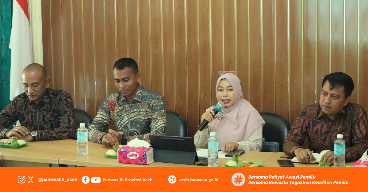 Anggota Panwaslih Provinsi Aceh Memberikan Materi  Persiapan Pengembangan Pusat Pendidikan dan Pelatihan Pengawas Pemilu Partisipatif