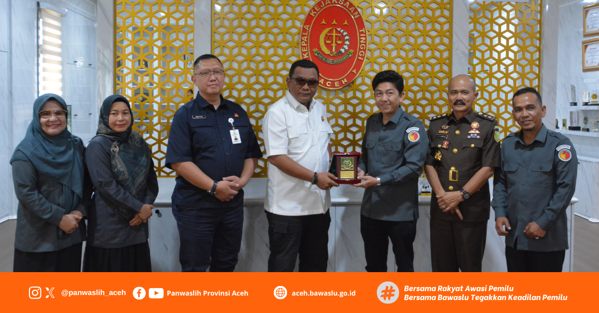 Foto Bersama Kejaksaan Tinggi Aceh dan Bawaslu Provinsi aceh