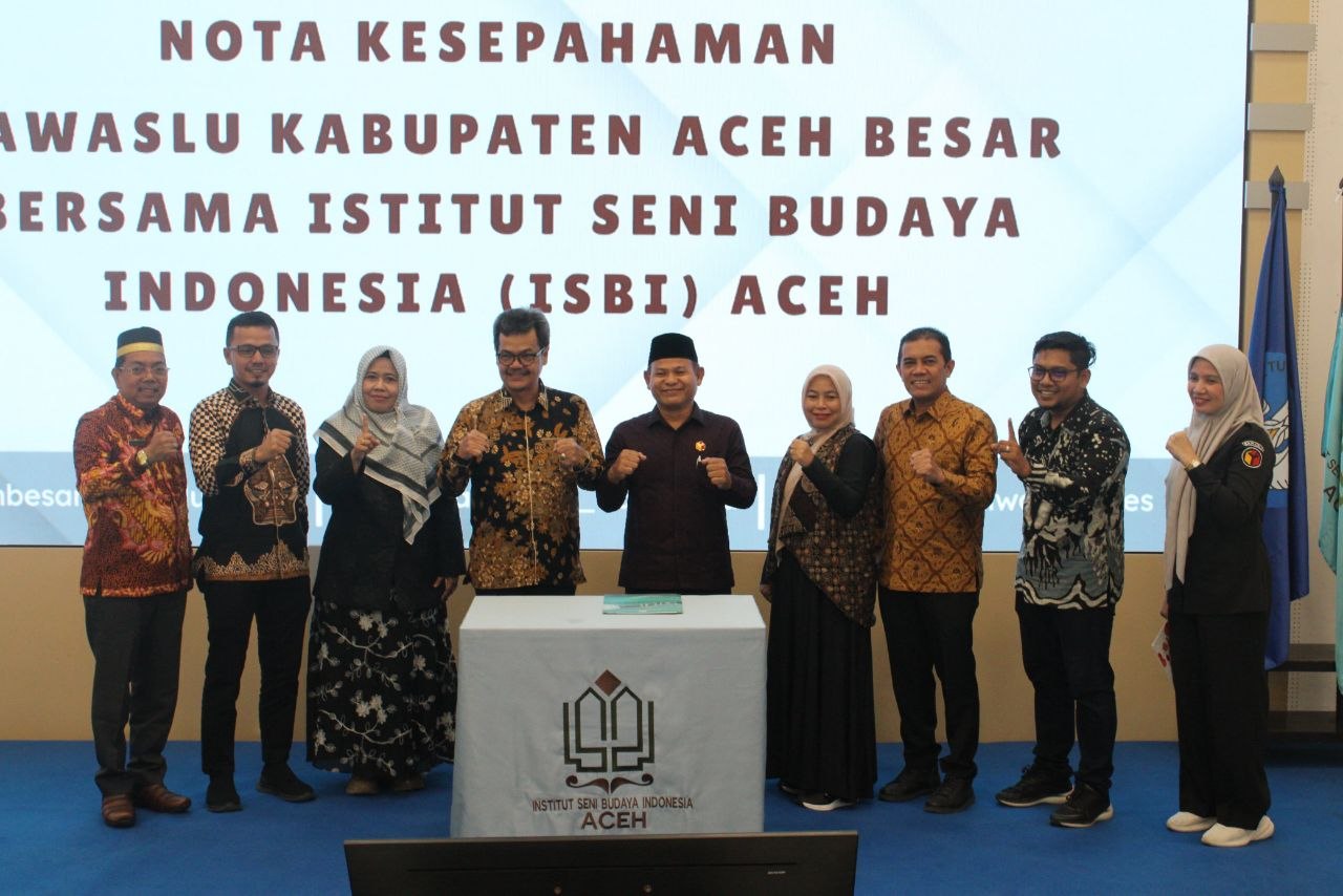 penandatanganan nota kesepahaman (MoU) antara Bawaslu Aceh Besar dan ISBI Aceh