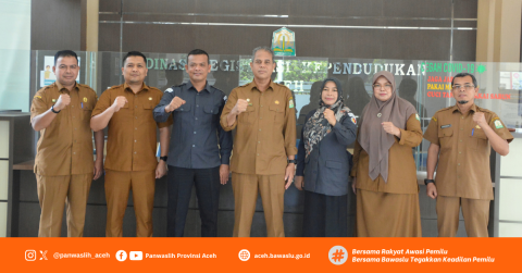 Anggota Bawaslu Provinsi Aceh dan Dinas Registrasi dan Kependudukan Aceh