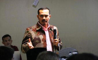 KETUA BAWASLU ACEH SAMPAIKAN MATERI PPID KE PANWASLIH