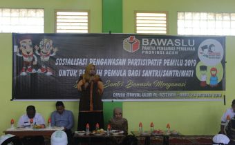 PANWASLIH AJAK RATUSAN SANTRI PERANGI HOAX DAN MONEY POLITICS