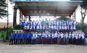 BAWASLU GOES TO SCHOOL ; EDUKASI PEMILIHAN KEPALA DAERAH DAN PENGAWASAN PARTISIPATIF BAGI PEMILIH PEMULA DI SMAN 1 BUKIT DI KABUPATEN BENER MERIAH