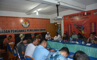 Sambut Tahun 2017; BAWASLU ACEH LAKUKAN RAPAT EVALUASI KINERJA TAHUN 2016