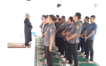 UNTUK 72 PENGAWAL DEMOKRASI YANG GUGUR, PANWASLIH PROVINSI ACEH GELAR SHALAT GAIB BERSAMA