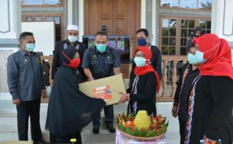 Memperingati HUT Bawaslu ke-12, Panwaslih Provinsi Aceh Berikan Bantuan Kepada Masyarakat Terdampak Pandemi Covid-19