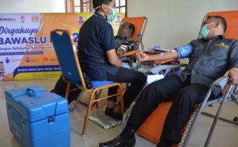Panwaslih Lakukan Donor Darah Sebagai Bagian Dari Gerakan Bangun Solidaritas Kebangsaan Melawan Covid-19