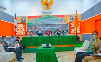 Tiga Dosen Eminen Mereview Penulisan Riset Evaluasi Pelaksanaan Pemilihan Kepala Daerah di Aceh