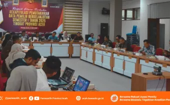 Panwaslih Provinsi Aceh Menghadiri Rapat Pleno Rekapitulasi Pemutakhiran Data Pemilih Berkelanjutan Semester I Tahun 2025