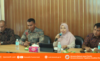 Anggota Panwaslih Provinsi Aceh Memberikan Materi  Persiapan Pengembangan Pusat Pendidikan dan Pelatihan Pengawas Pemilu Partisipatif