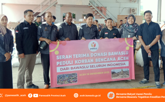 Bawaslu Provinsi Aceh menunjukkan kepedulian sosial dengan menyalurkan bantuan kemanusiaan kepada masyarakat yang terdampak bencana alam di sejumlah wilayah di Aceh